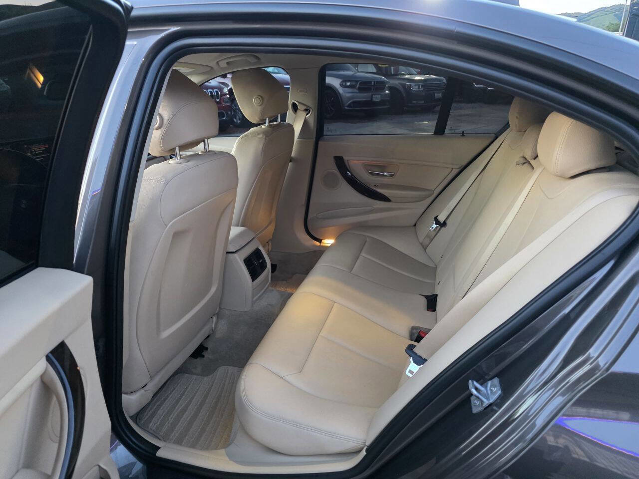 Used 2015 BMW 320i Sedan w/ Driver Assistance Package image 14