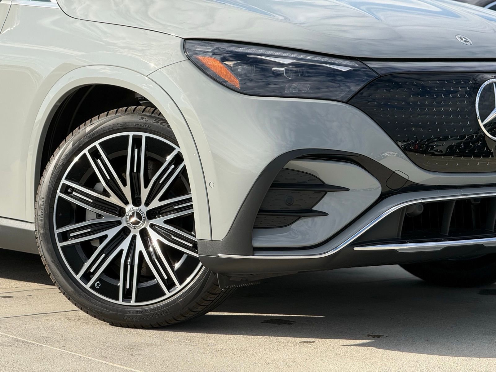 New 2026 Mercedes-Benz EQE 320 4MATIC SUV image 4