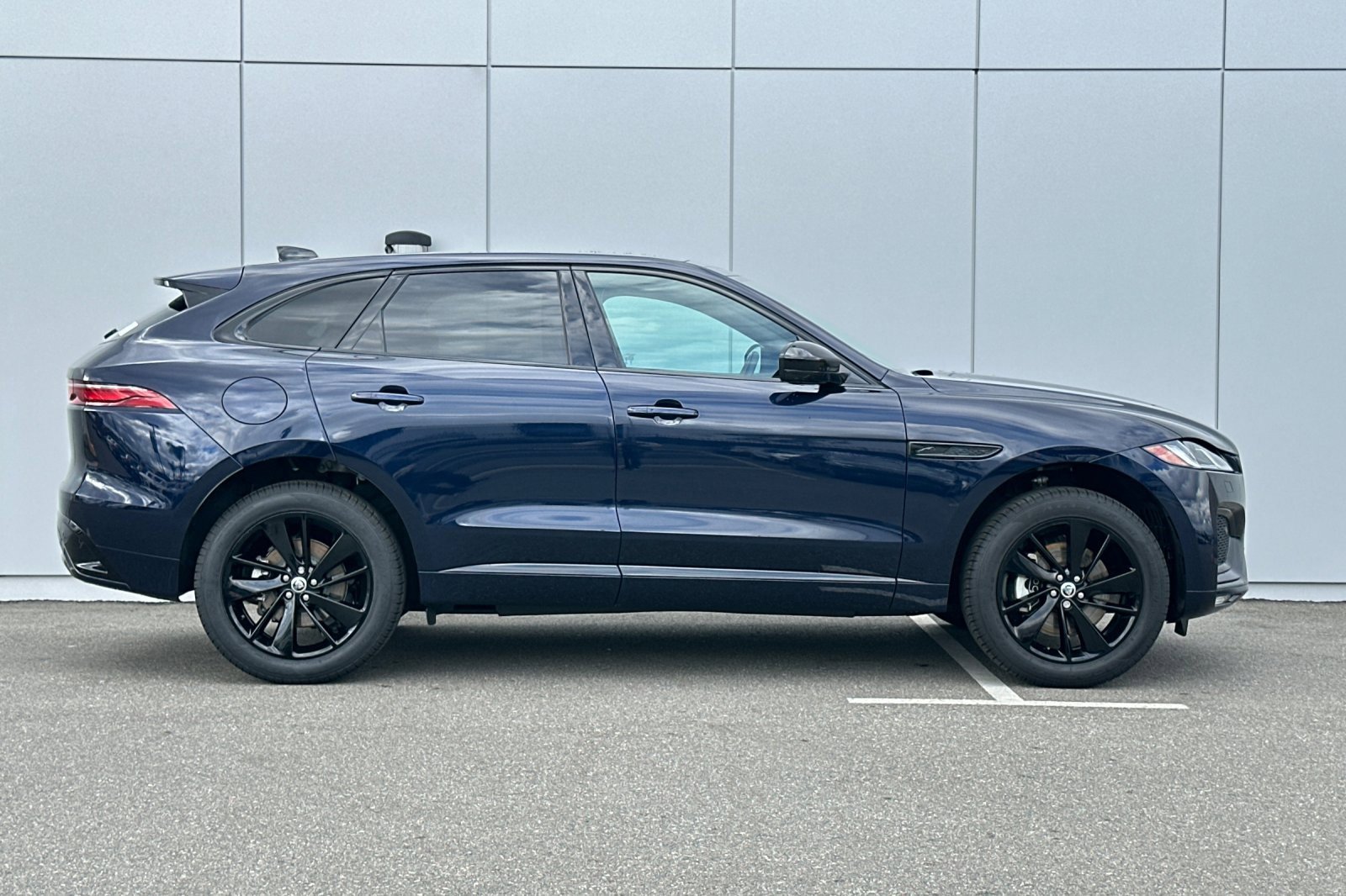 Used 2025 Jaguar F-PACE R-Dynamic S image 6