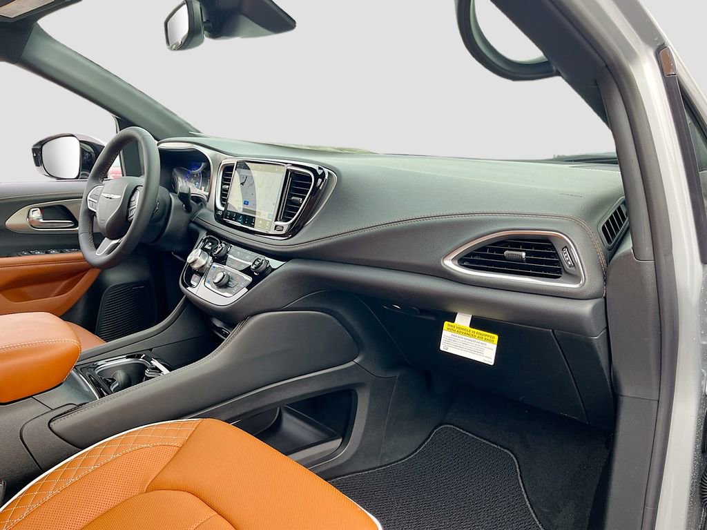New 2026 Chrysler Pacifica Pinnacle FWD image 32
