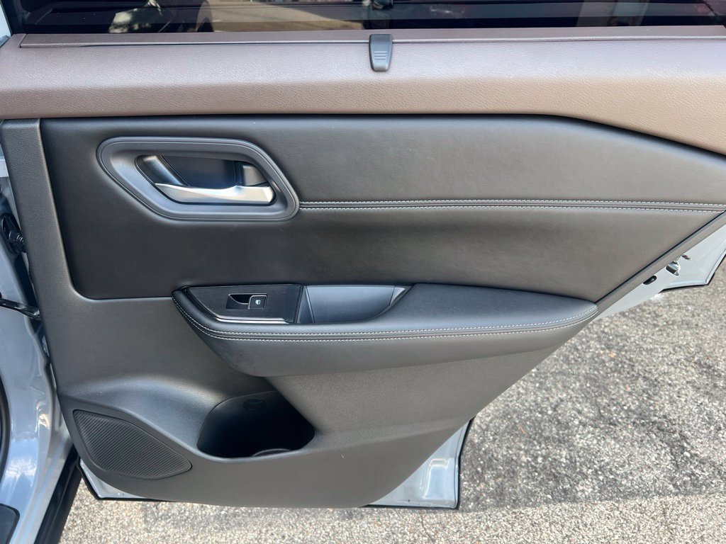 Used 2022 Nissan Rogue SL w/ SL Premium Package FWD image 18