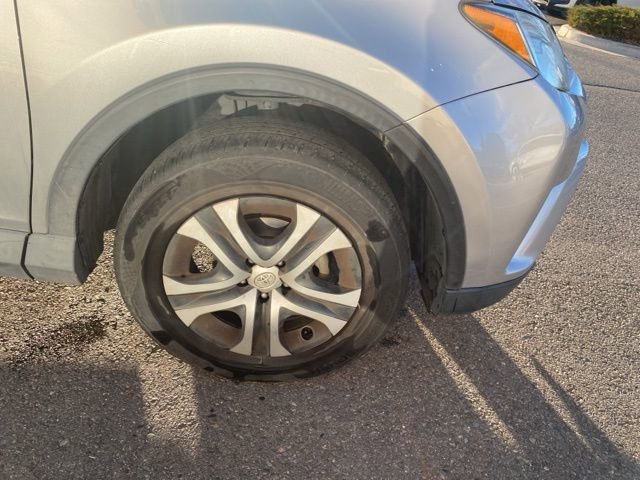 Used 2018 Toyota RAV4 LE image 20