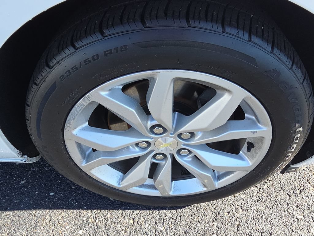 Used 2015 Chevrolet Impala LT w/ Convenience Package FWD image 10