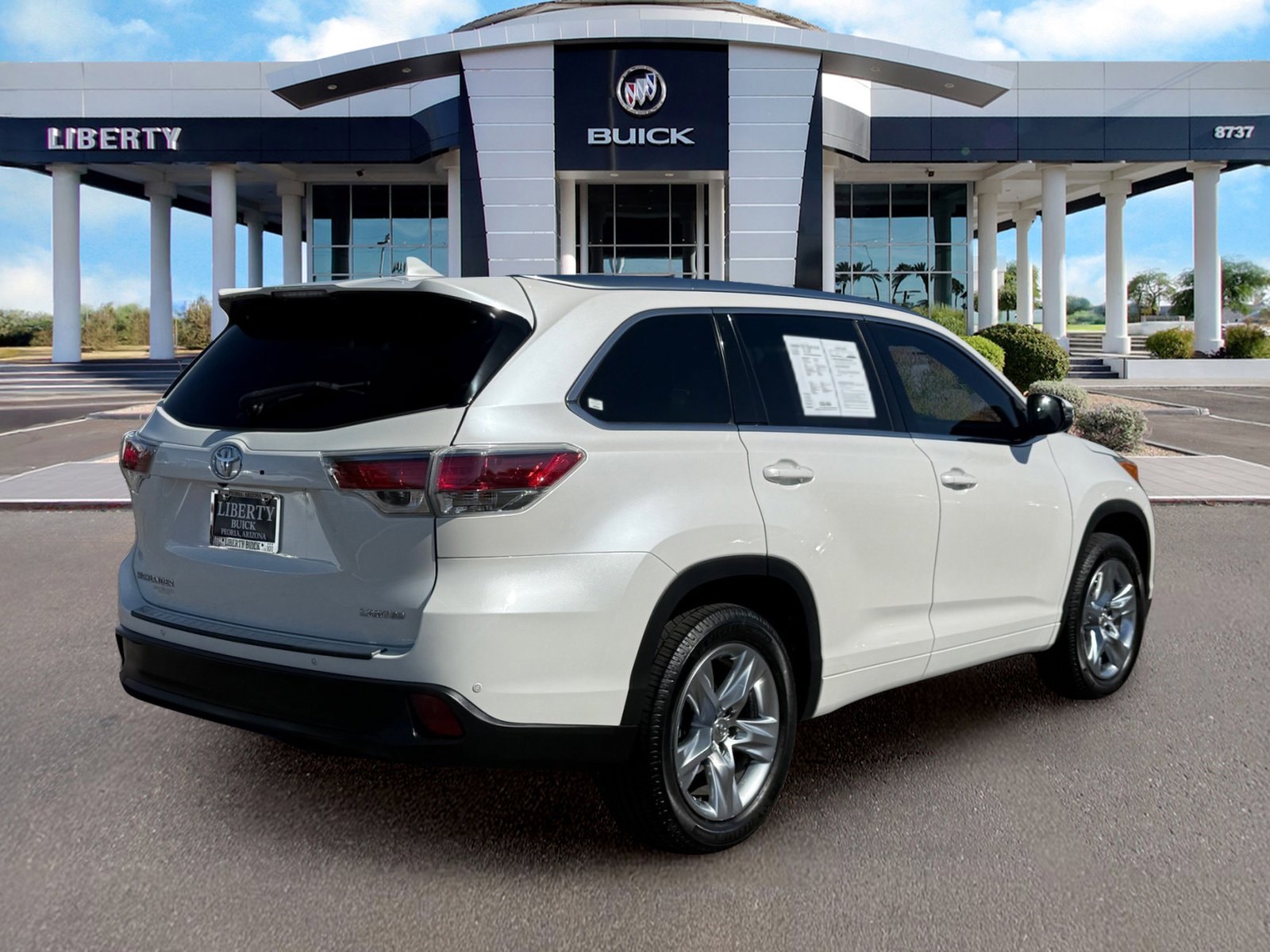 Used 2015 Toyota Highlander Limited FWD image 3