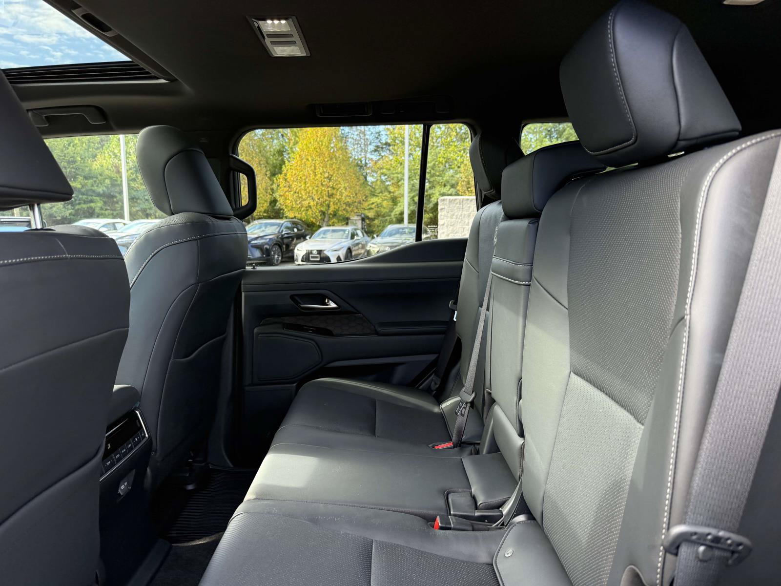 Used 2024 Lexus GX 550 w/ Accessory Package (Z1) AWD/4WD image 17