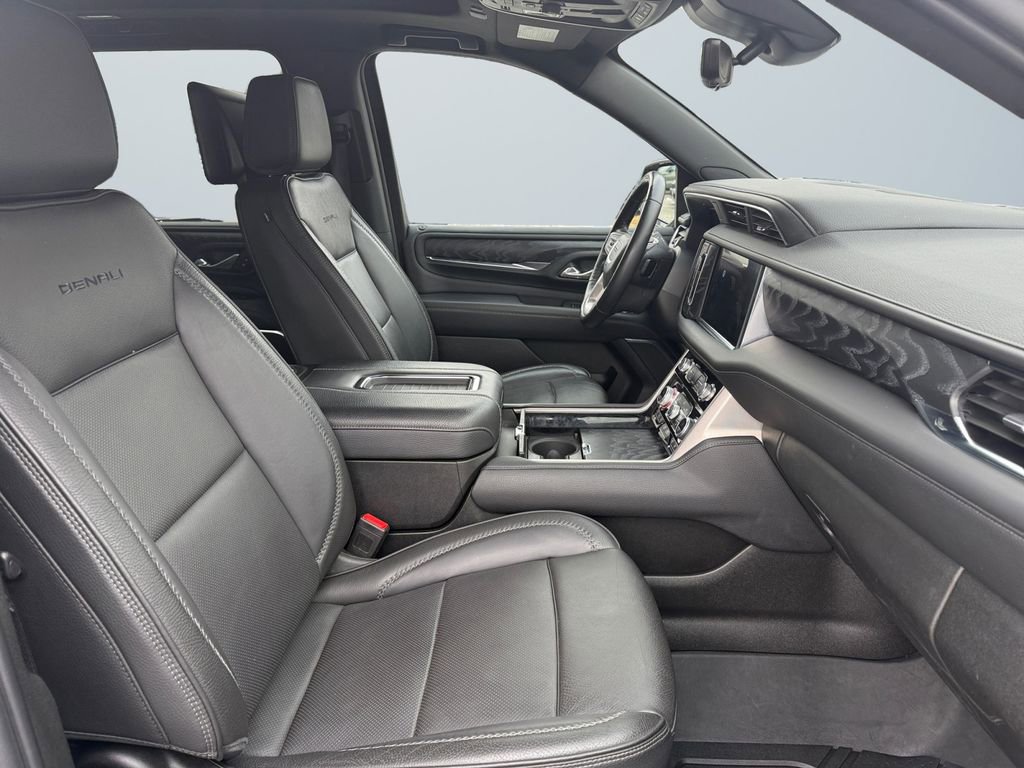 Used 2023 GMC Yukon XL Denali image 15
