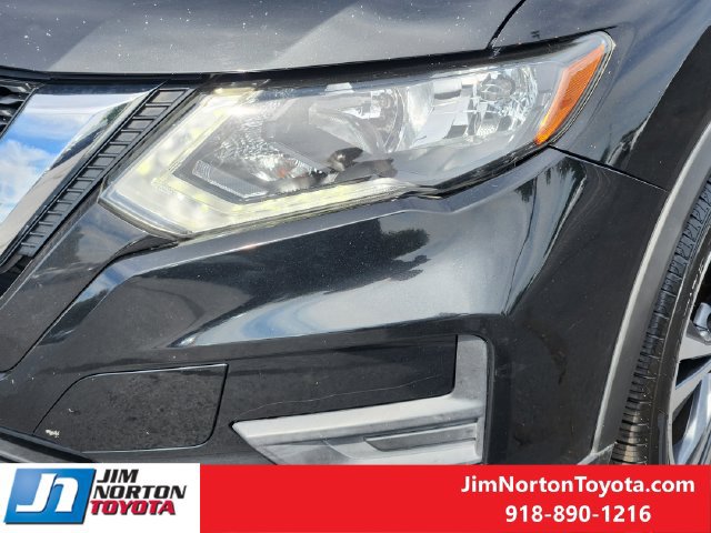 Used 2019 Nissan Rogue SV w/ Sun & Sound Touring Package FWD image 11