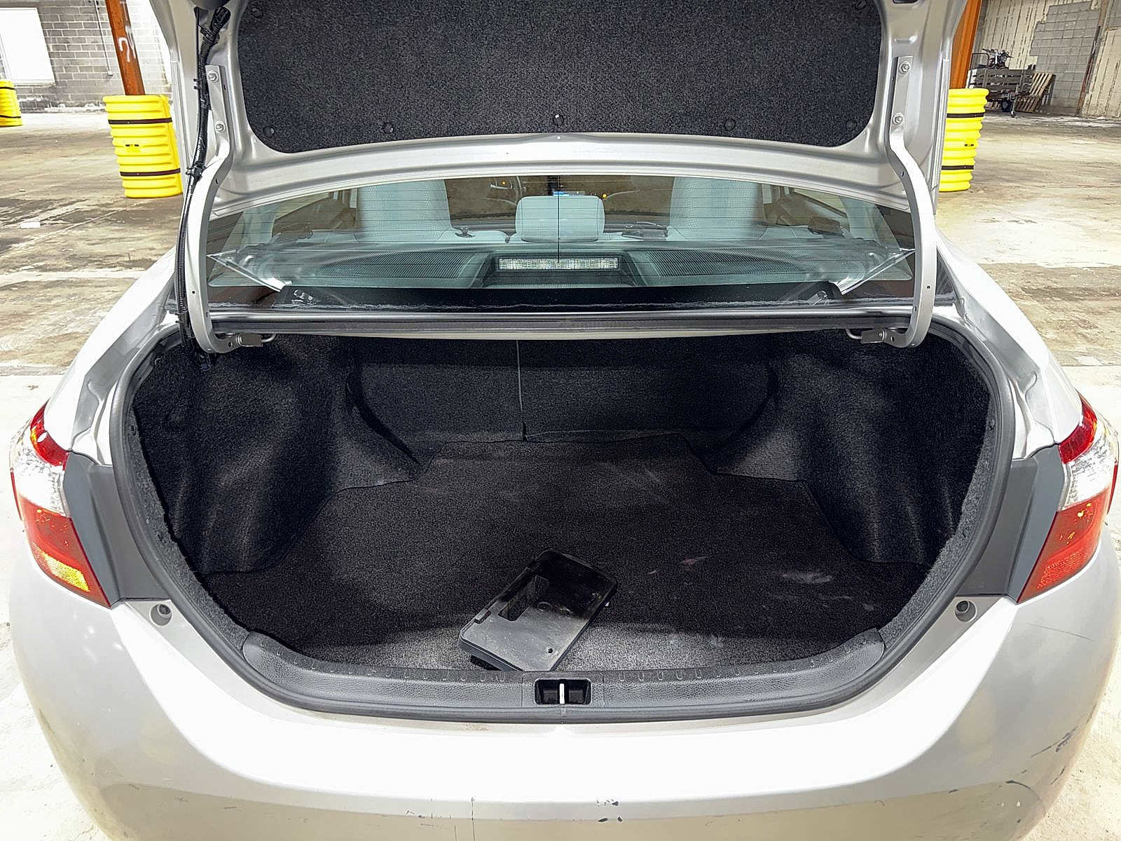 Used 2016 Toyota Corolla L image 11