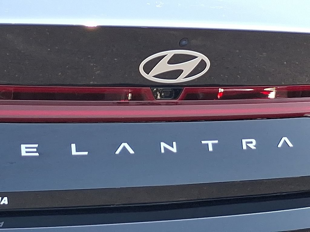 Used 2025 Hyundai Elantra Limited FWD image 29