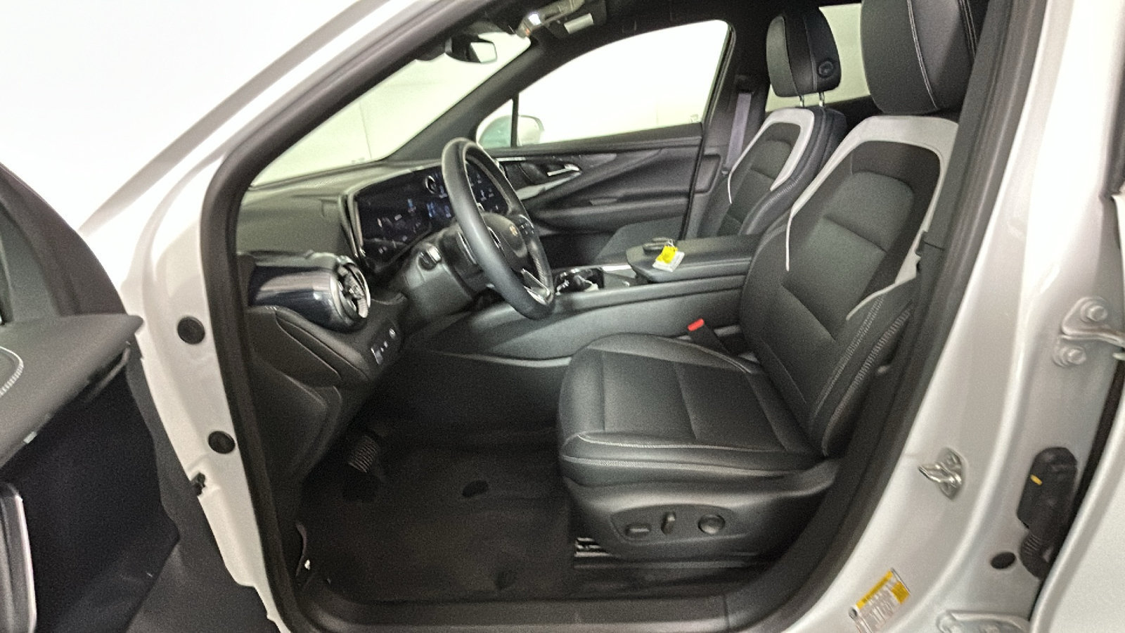 Used 2024 Chevrolet Blazer EV LT AWD/4WD image 14