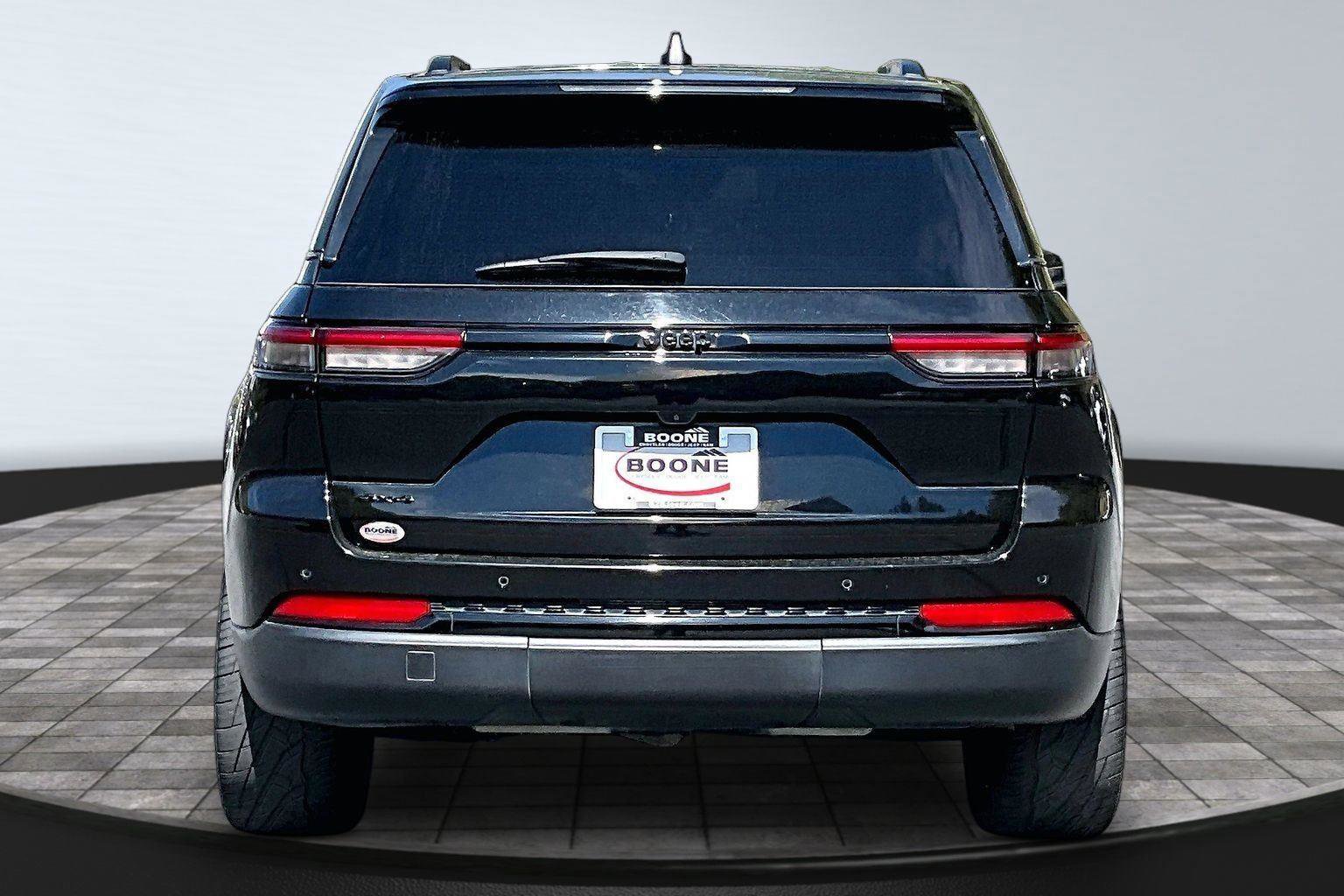 Certified 2022 Jeep Grand Cherokee Altitude AWD/4WD image 5