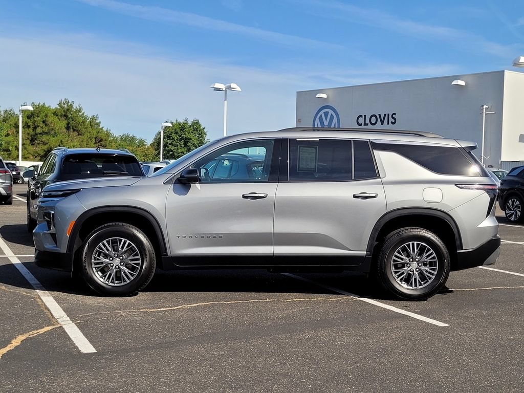 Used 2024 Chevrolet Traverse LT FWD image 9