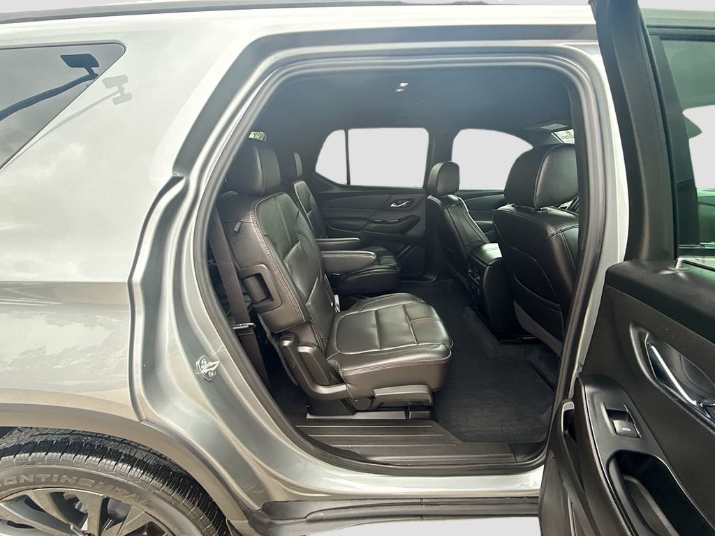 Used 2023 Chevrolet Traverse RS FWD image 28