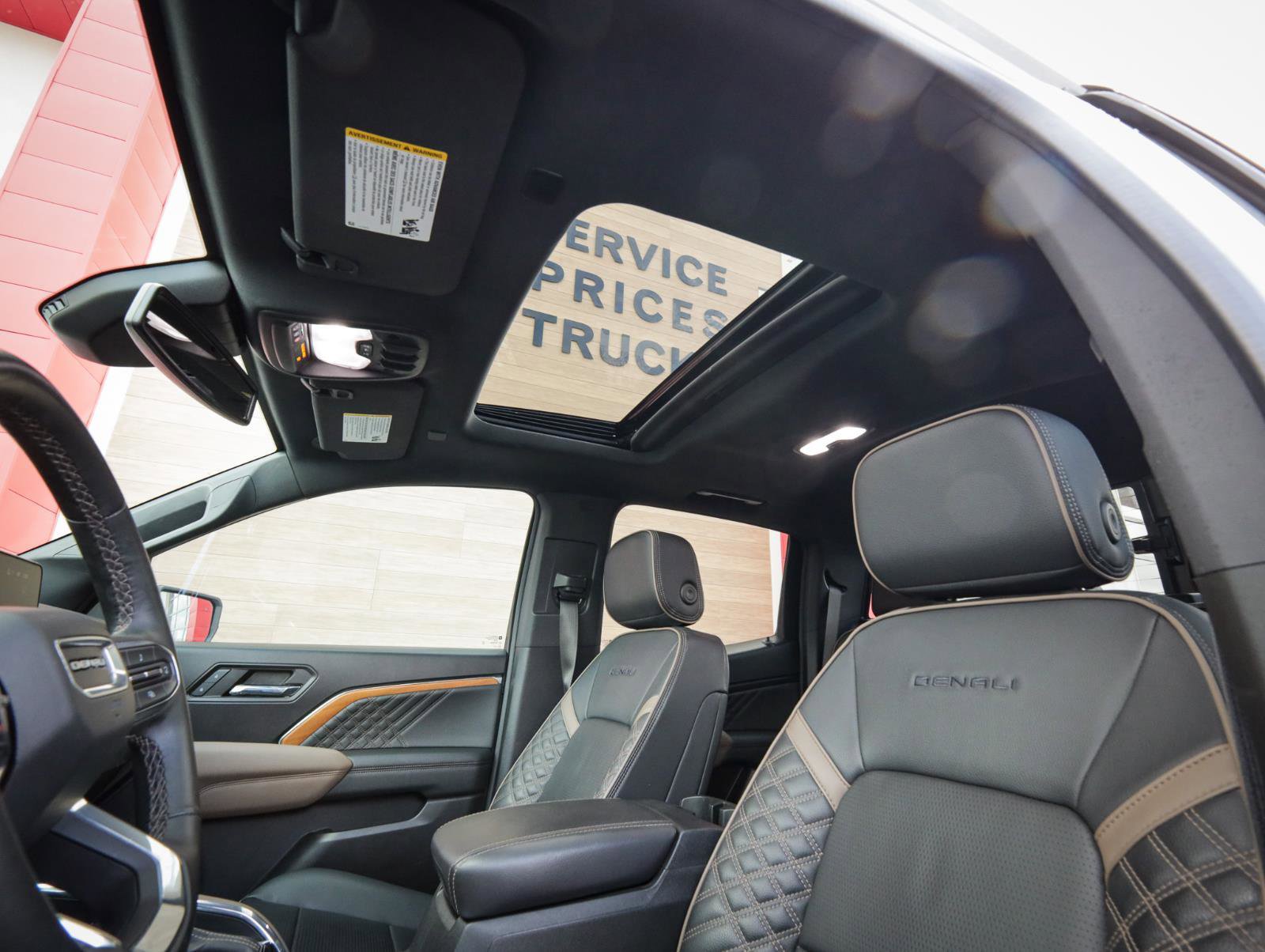 Used 2023 GMC Canyon Denali image 16