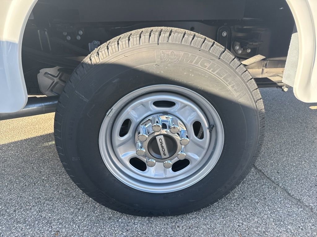 New 2026 Ford F250 XL w/ XL Chrome Package image 19