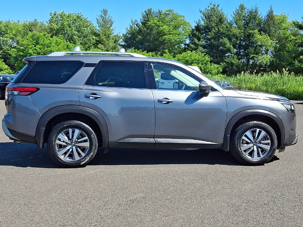 Certified 2023 Nissan Pathfinder SL w/ Black Appearance Package AWD/4WD image 8