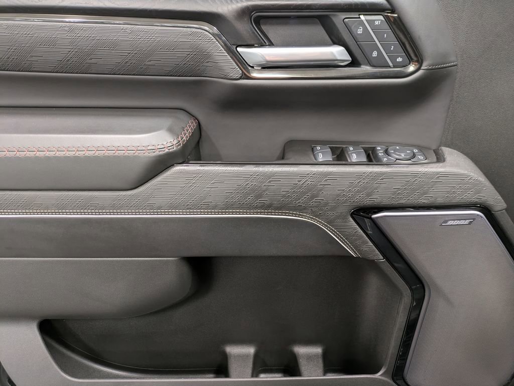 Used 2025 GMC Sierra 2500 AT4X image 10