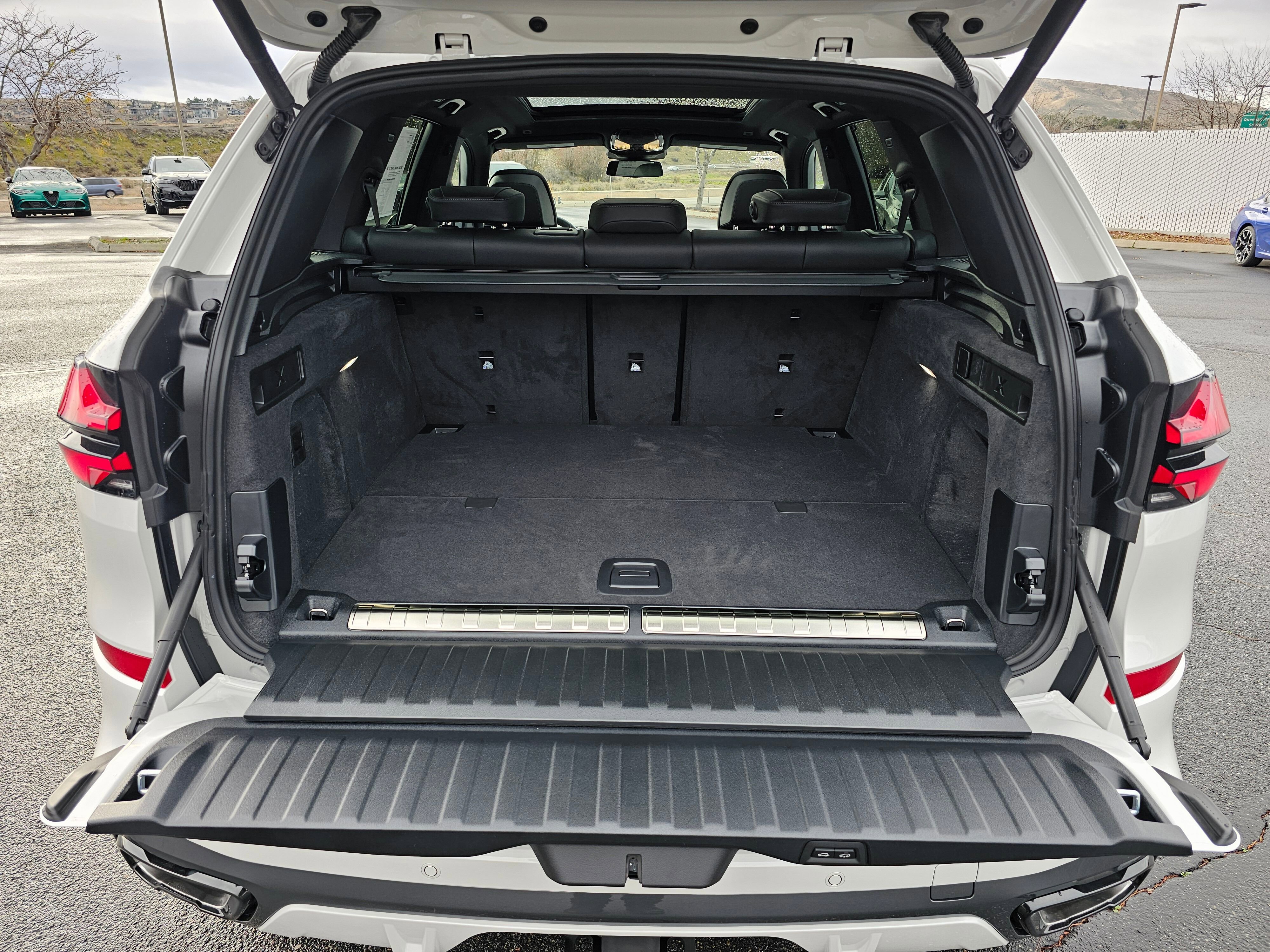 New 2026 BMW X5 xDrive50e w/ M Sport Package image 30