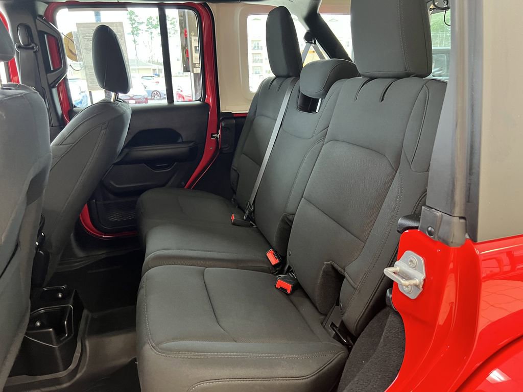 Used 2018 Jeep Wrangler Unlimited Sahara image 13