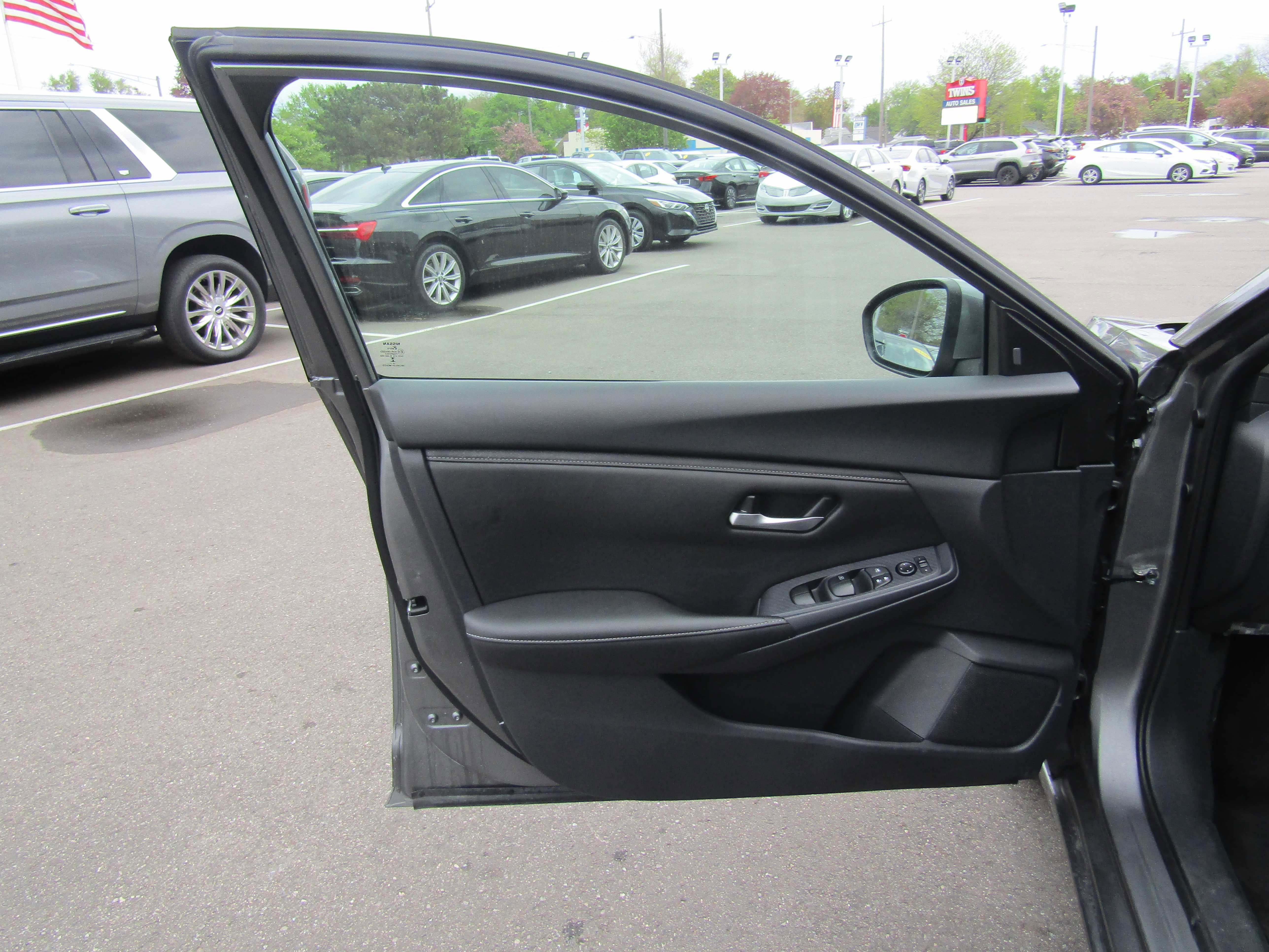 Used 2024 Nissan Sentra SV FWD image 8