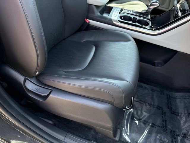 Used 2024 Kia Carnival EX FWD image 10