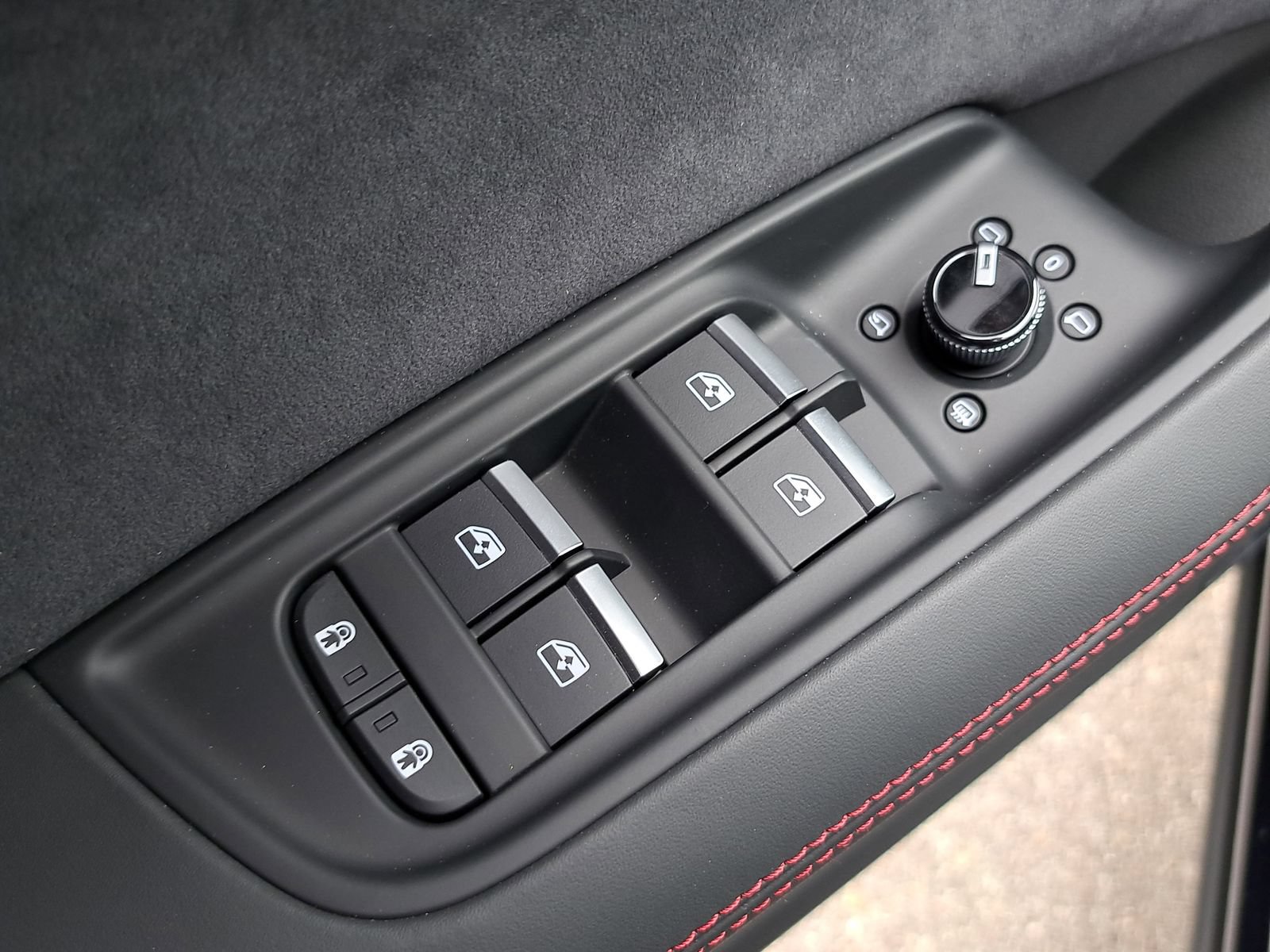 New 2026 Audi SQ7 Prestige AWD/4WD image 31
