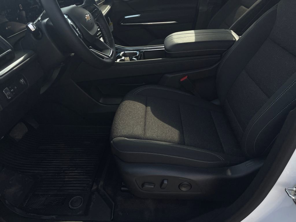 New 2026 Chevrolet Traverse LT w/ Driver Confidence Package image 9