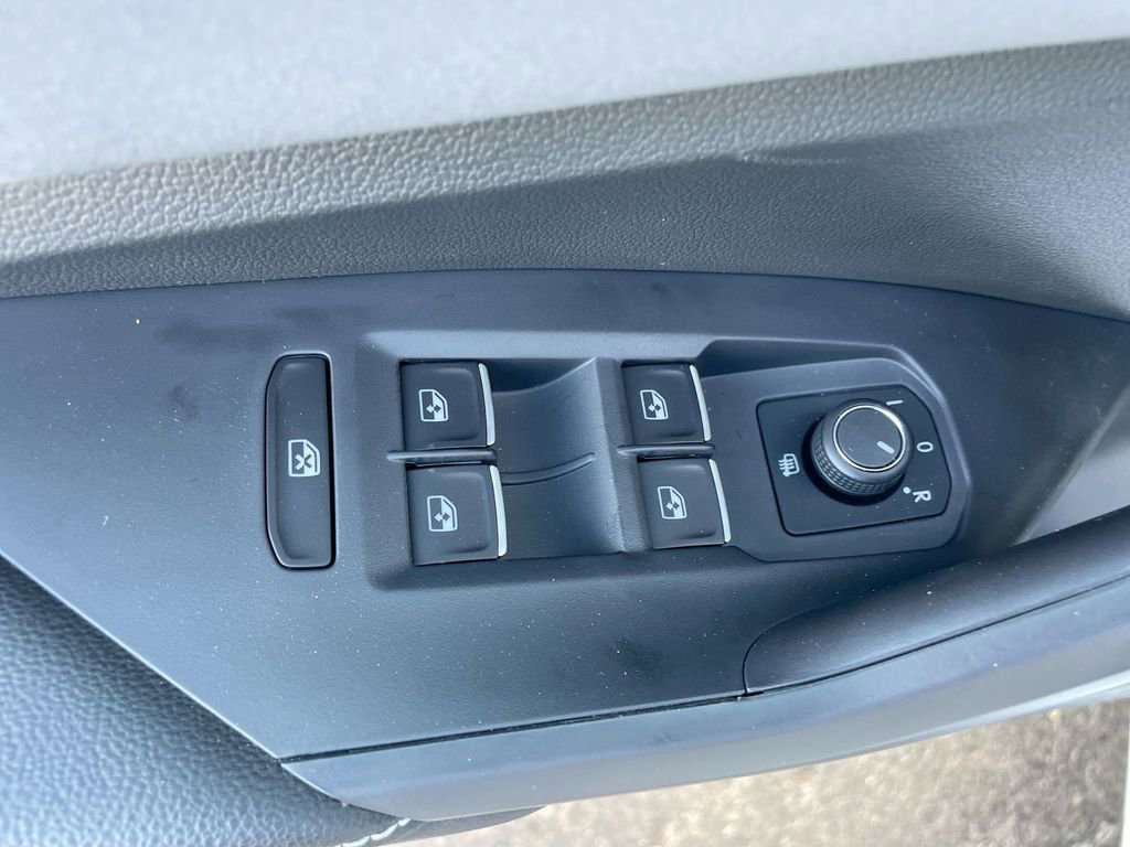 New 2025 Volkswagen Jetta SE image 38