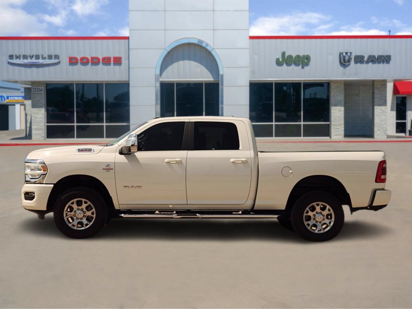 Used 2023 RAM 2500 Laramie AWD/4WD image 3