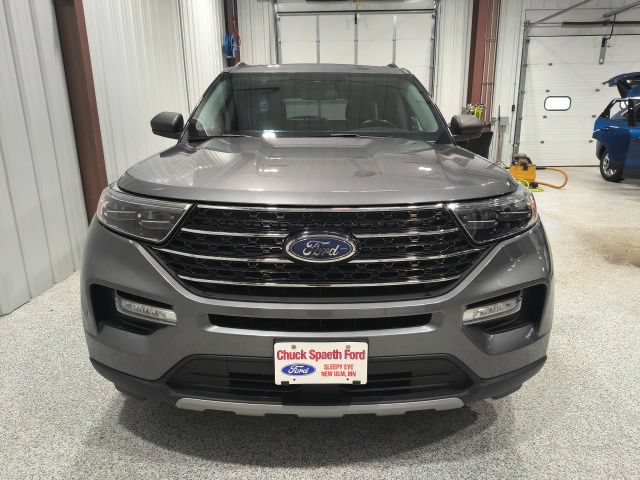 Used 2021 Ford Explorer XLT w/ Equipment Group 202A AWD/4WD image 3