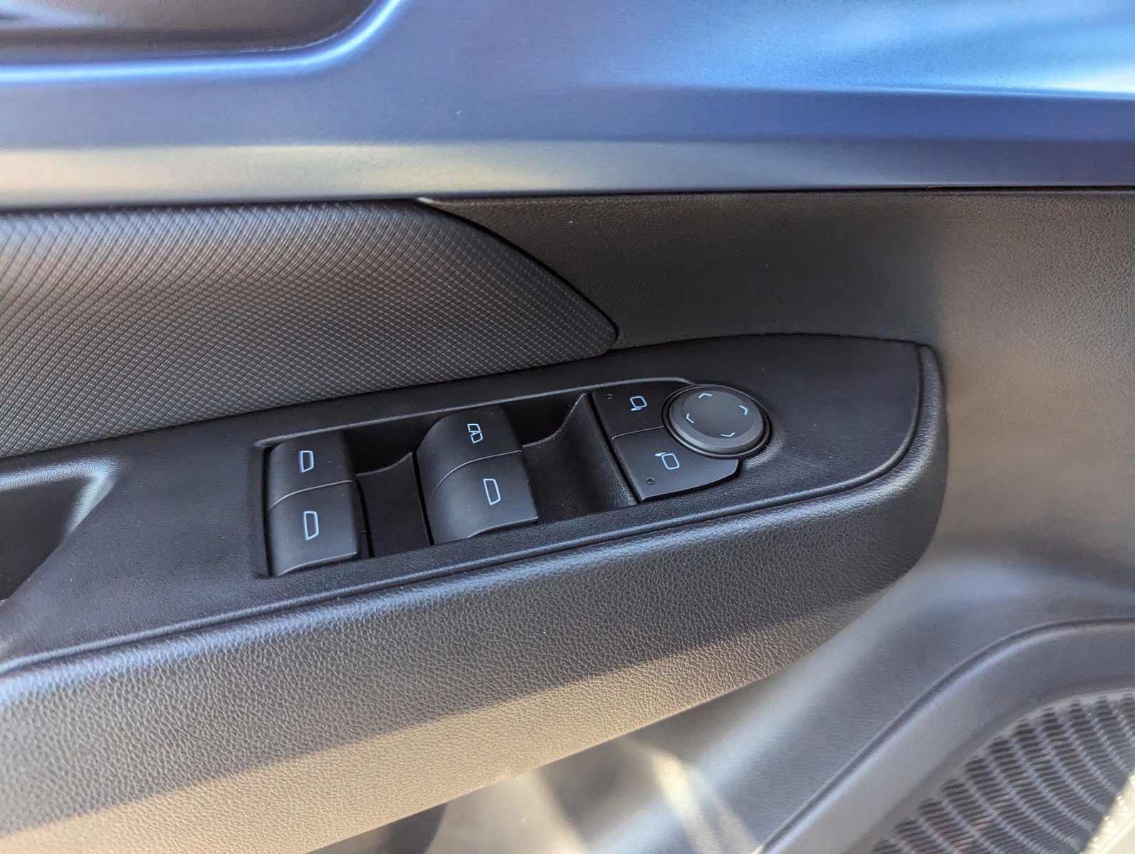 Used 2025 Chevrolet Equinox EV LT w/ Convenience Package image 29