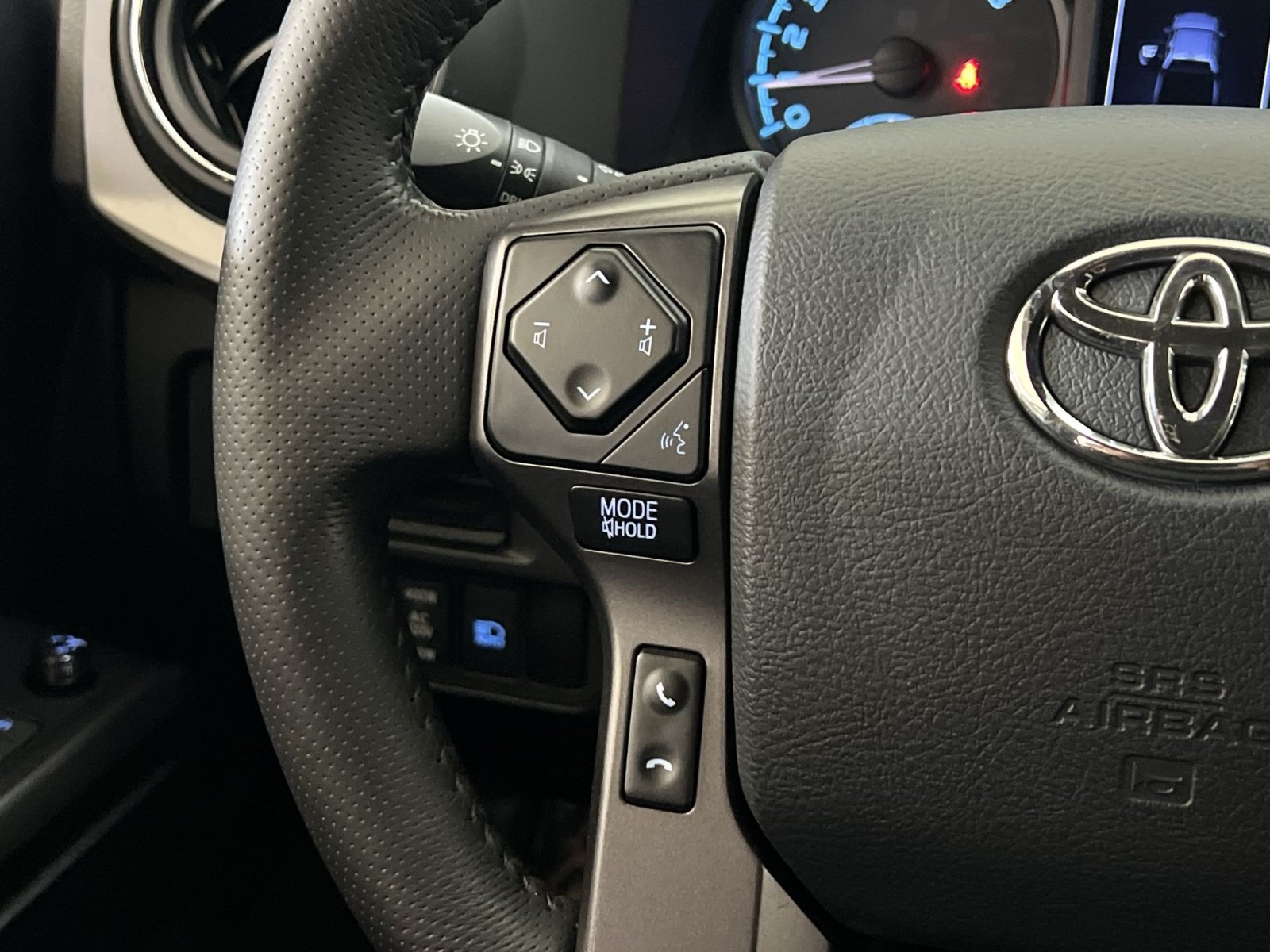 Used 2019 Toyota Tacoma TRD Off-Road AWD/4WD image 36