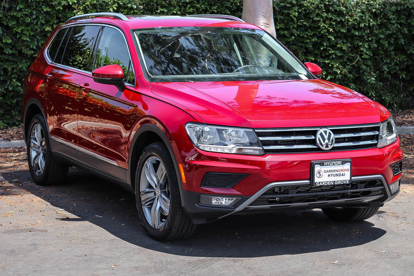 Used 2020 Volkswagen Tiguan SEL FWD image 3