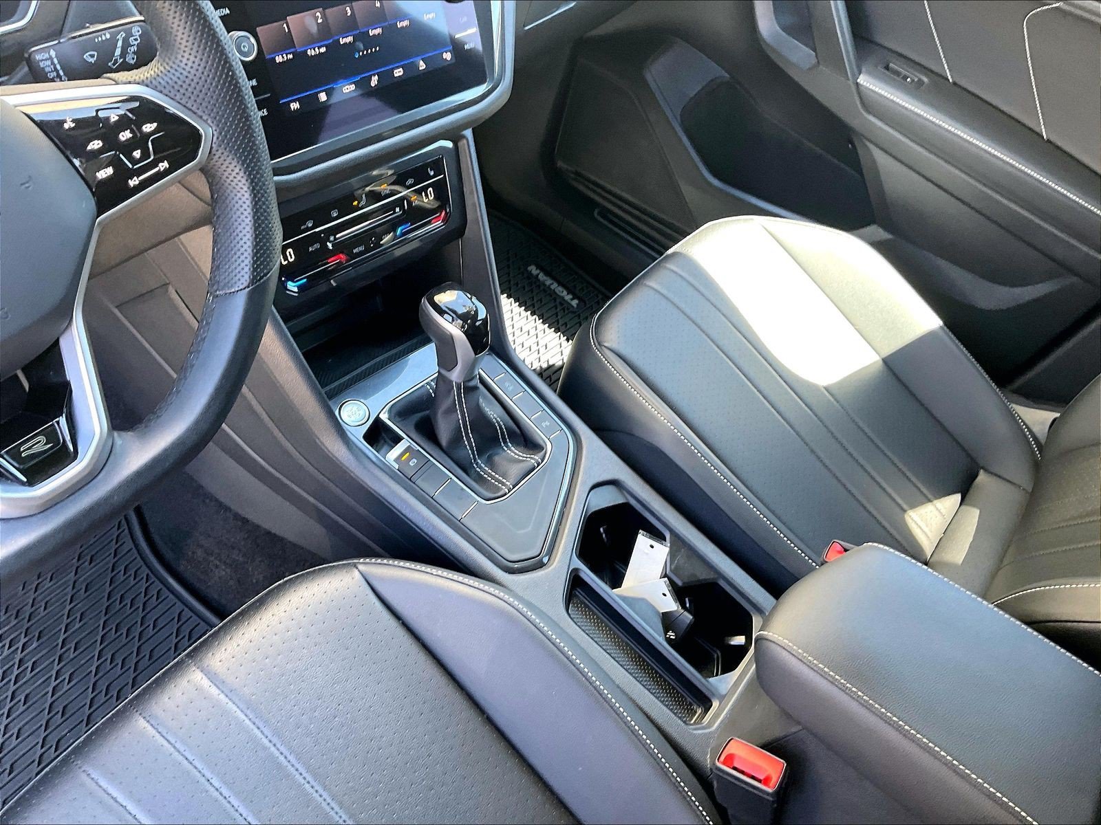 Certified 2023 Volkswagen Tiguan SE R-Line FWD image 17