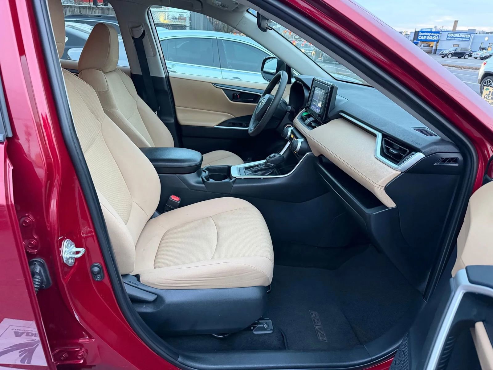 Used 2019 Toyota RAV4 LE image 7