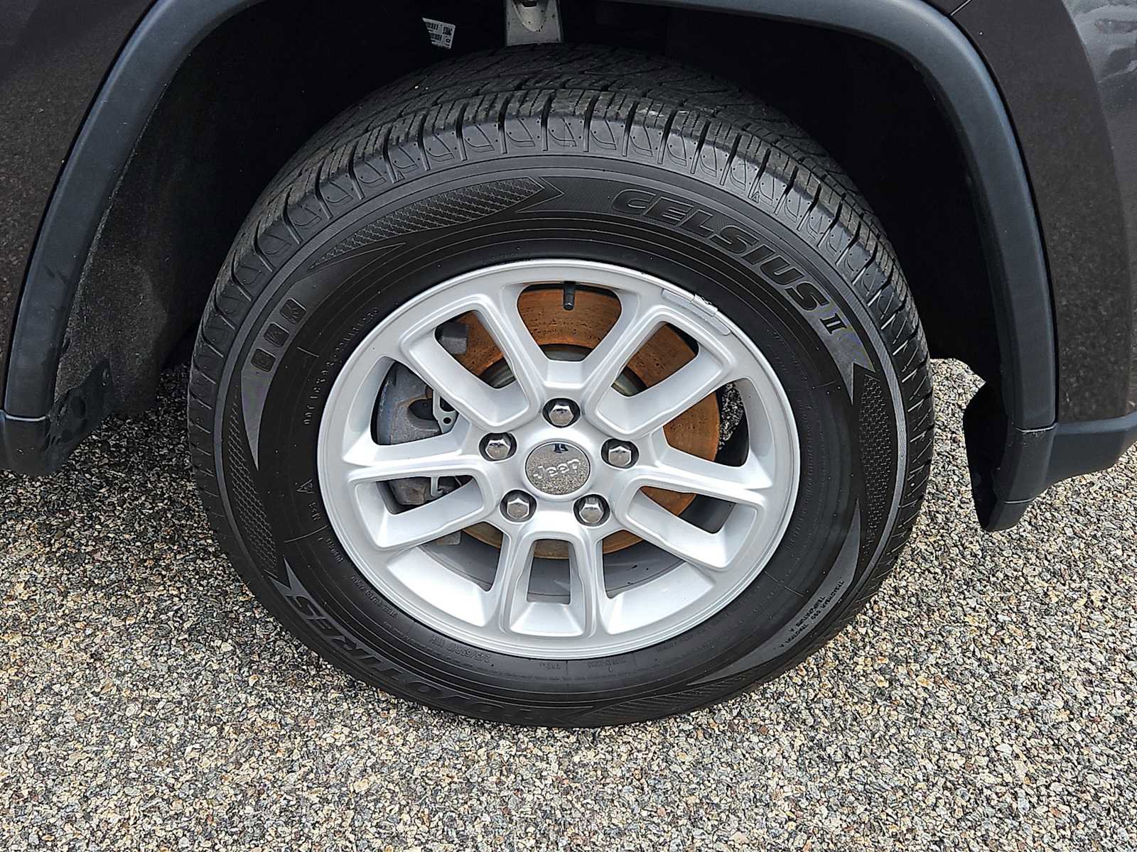 Used 2020 Jeep Grand Cherokee Laredo AWD/4WD image 11