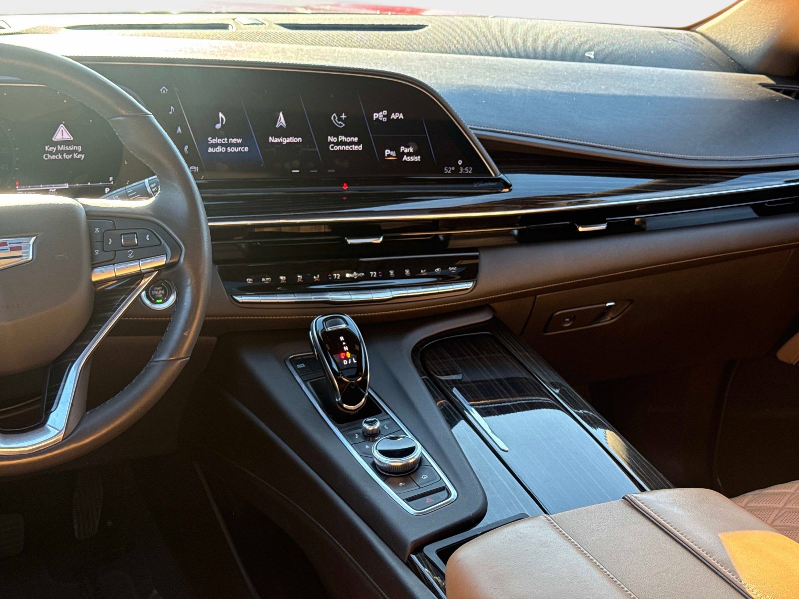 Used 2021 Cadillac Escalade Premium Luxury image 2