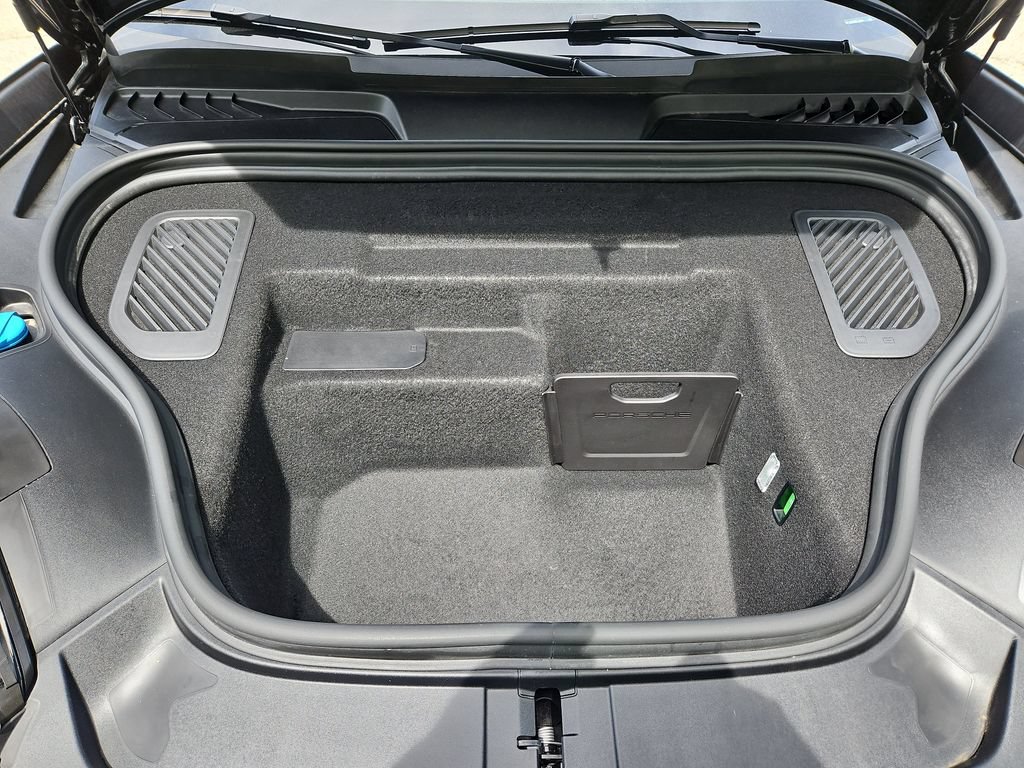 Certified 2025 Porsche Macan 4S Electric AWD/4WD image 39