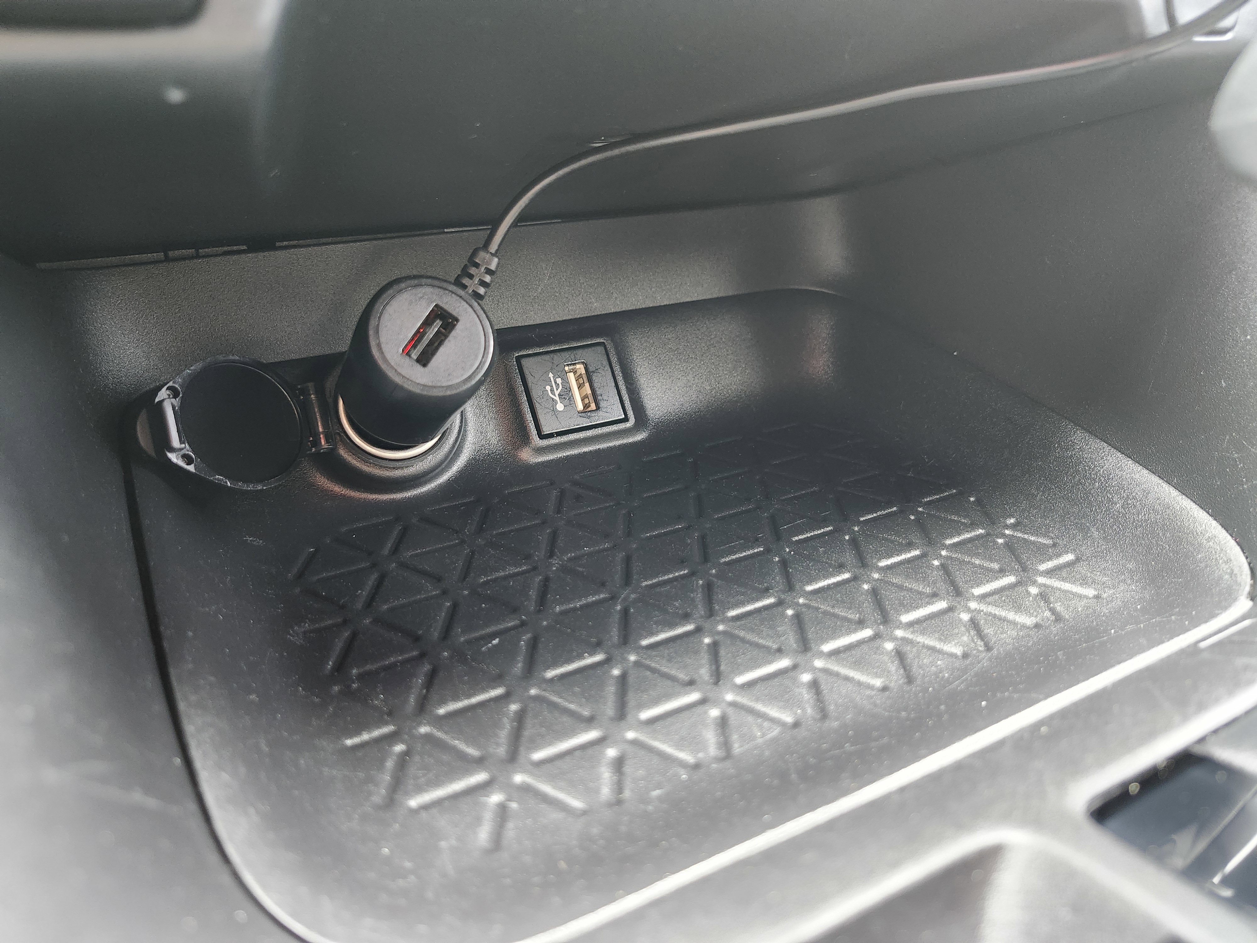Used 2023 Toyota RAV4 LE FWD image 7