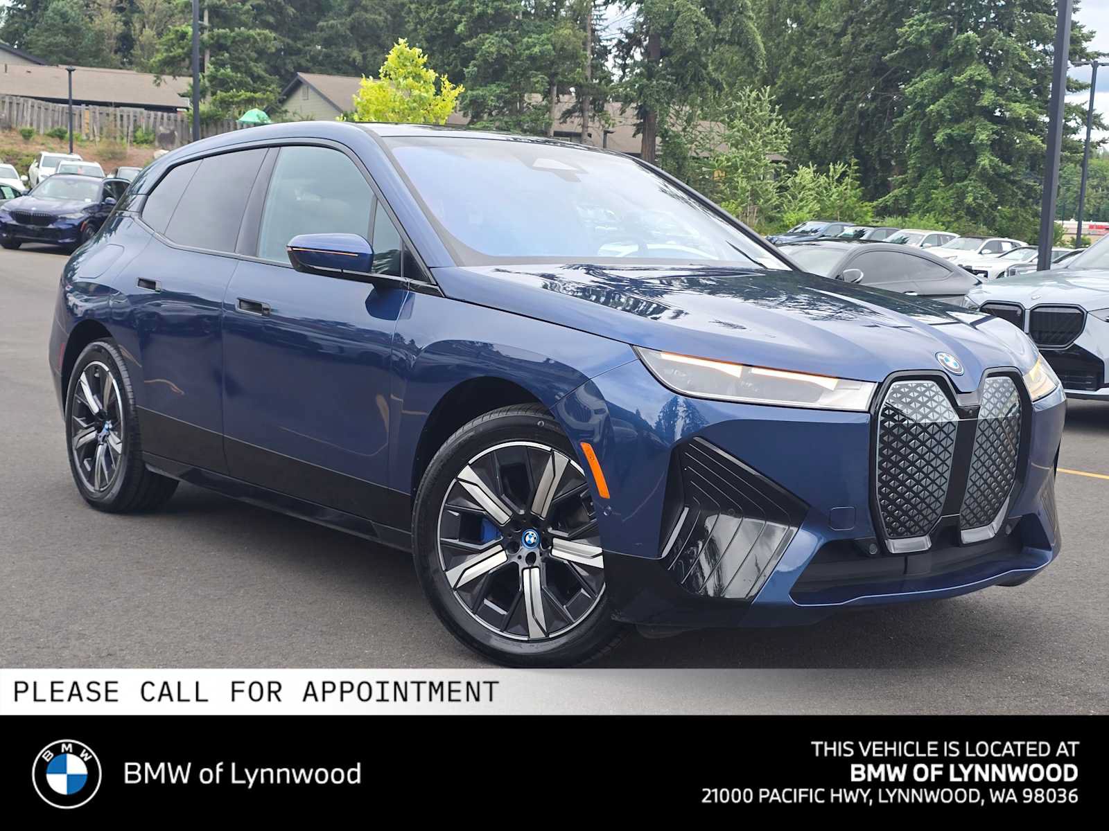 Used 2023 BMW iX xDrive50 w/ Sport Package AWD/4WD image 1