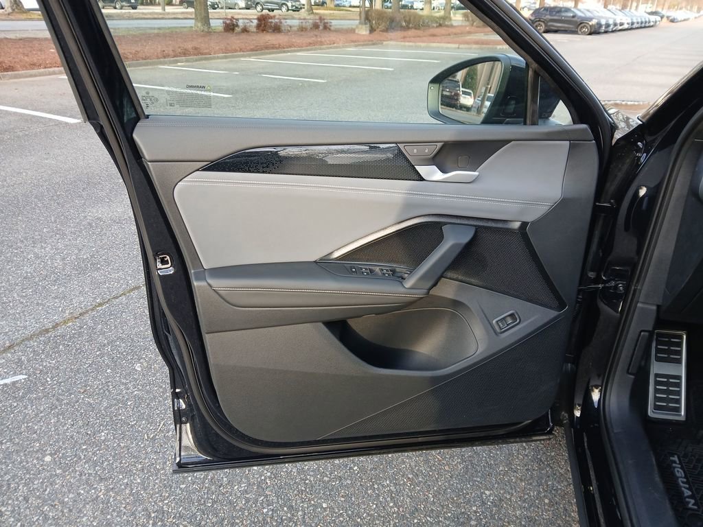 New 2026 Volkswagen Tiguan SE R-Line image 10