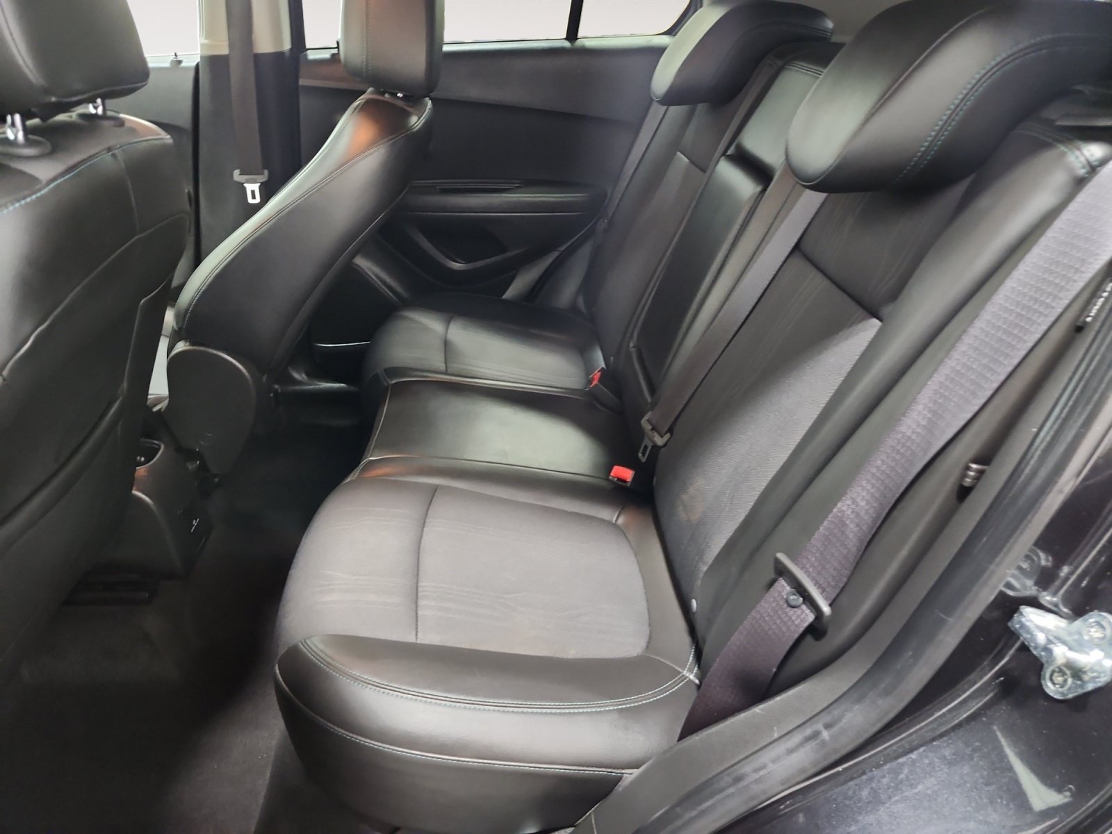 Used 2016 Chevrolet Trax LT w/ LT Sun and Sound Package FWD image 13