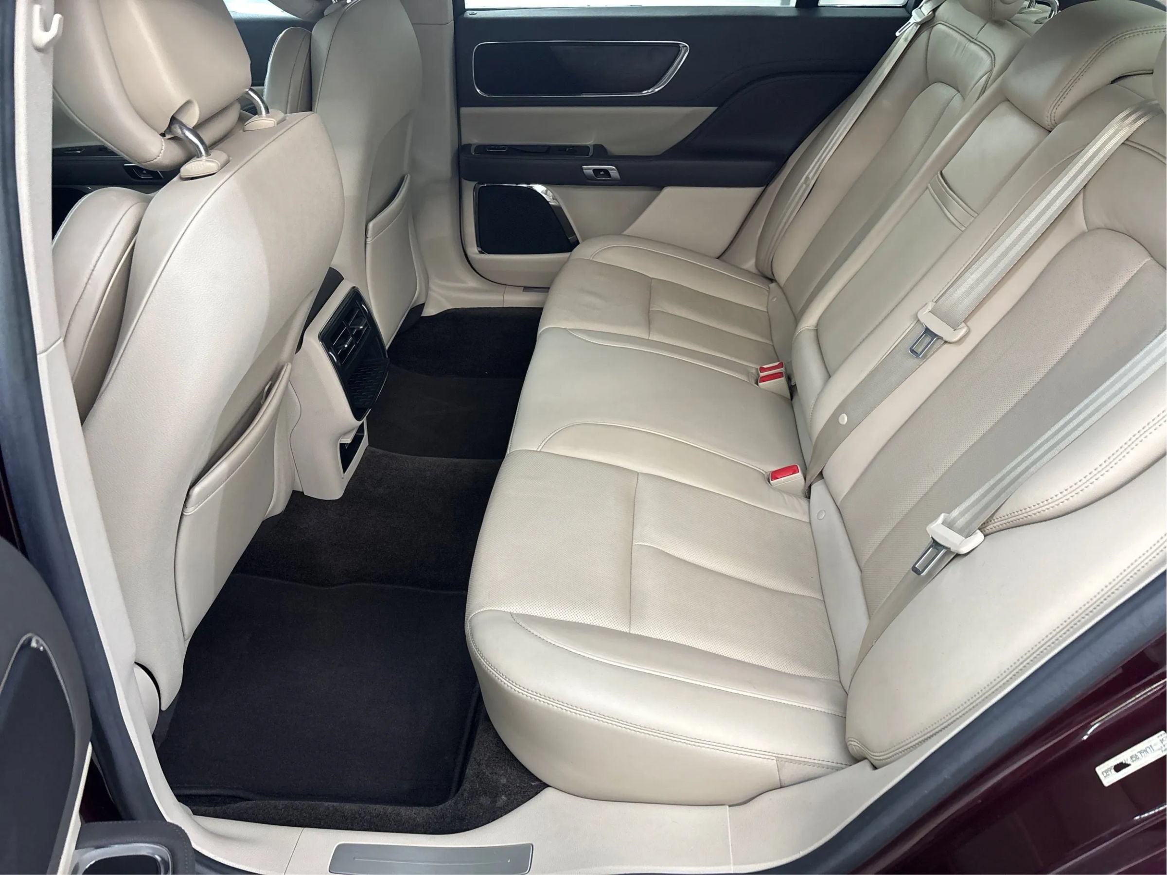 Used 2017 Lincoln Continental Select FWD image 14