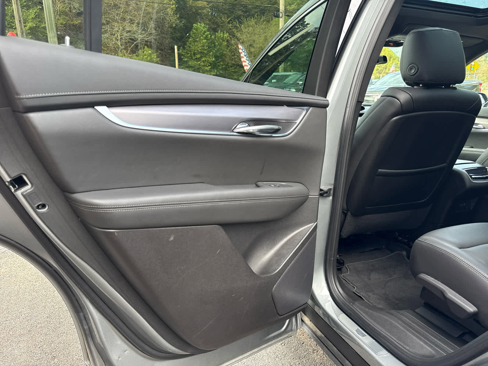 Used 2024 Cadillac XT6 Luxury w/ LPO, Floor Liner Package image 24