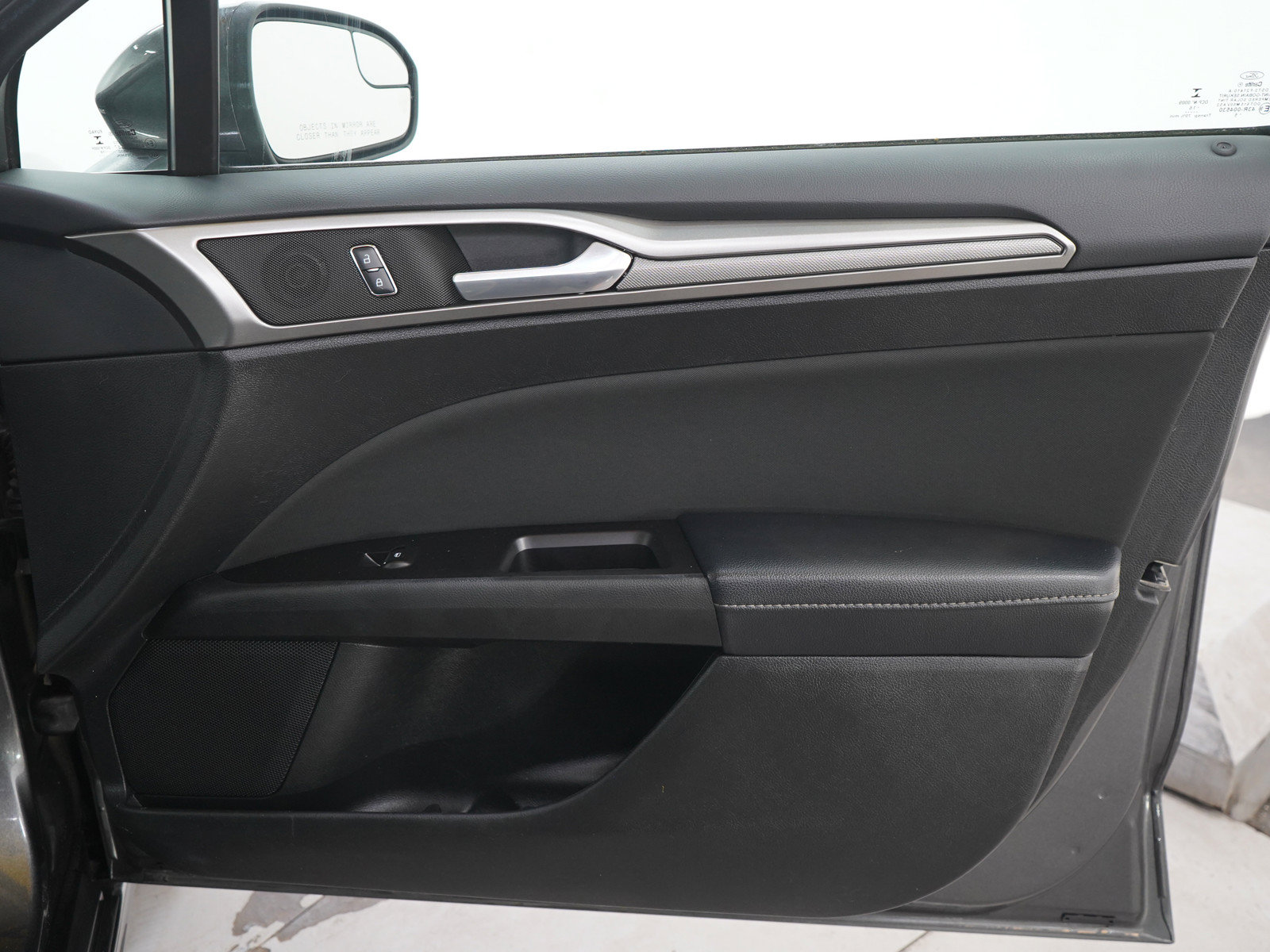 Used 2017 Ford Fusion SE w/ Fusion SE Technology Package FWD image 9