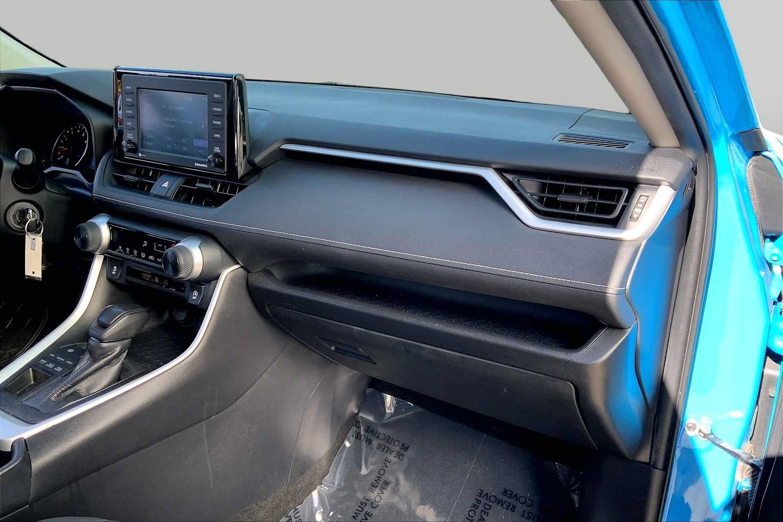 Used 2020 Toyota RAV4 LE AWD/4WD image 18