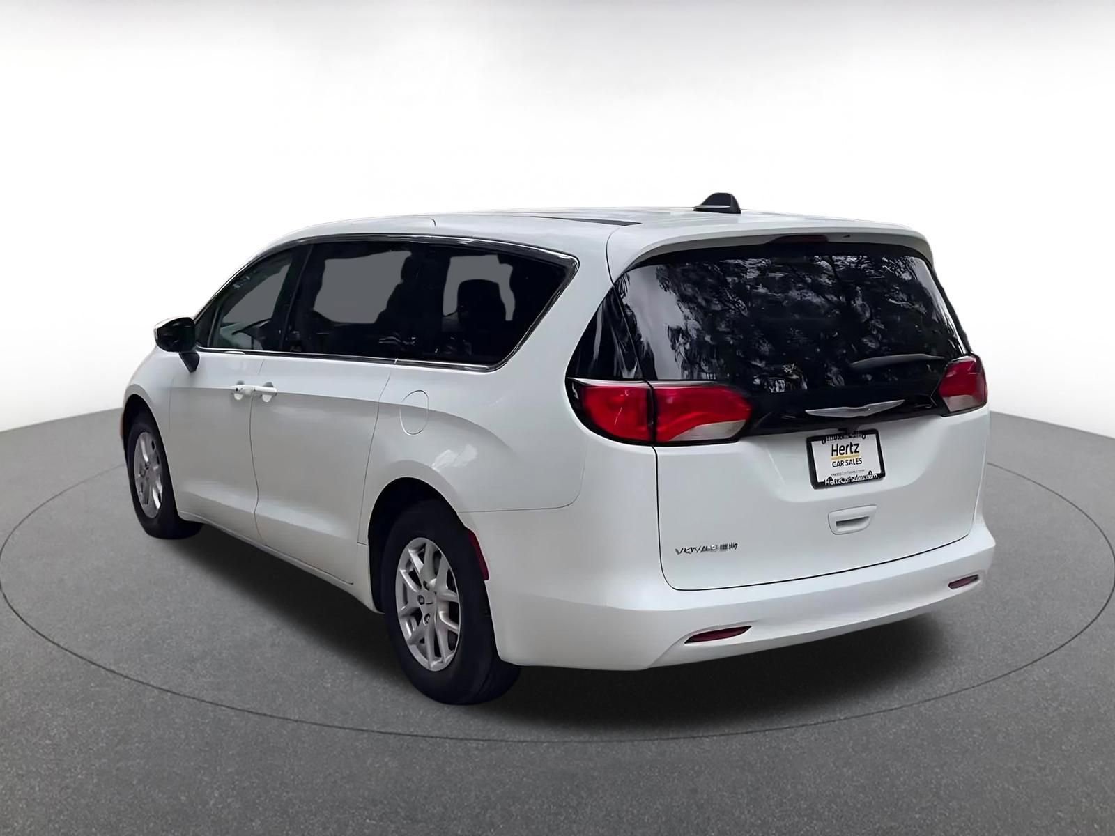 Used 2022 Chrysler Voyager LX FWD image 11