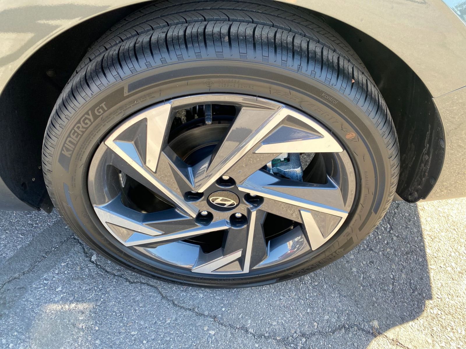 Used 2025 Hyundai Elantra Limited image 32