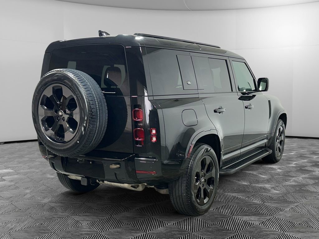 Used 2024 Land Rover Defender 110 X-Dynamic SE image 5