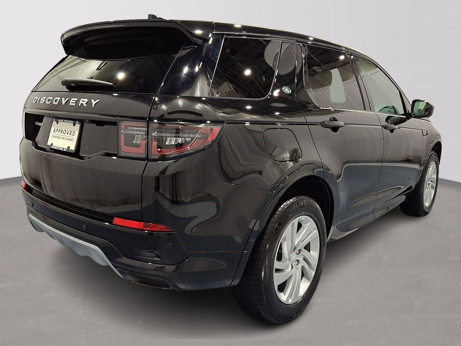 Certified 2025 Land Rover Discovery Sport S image 4